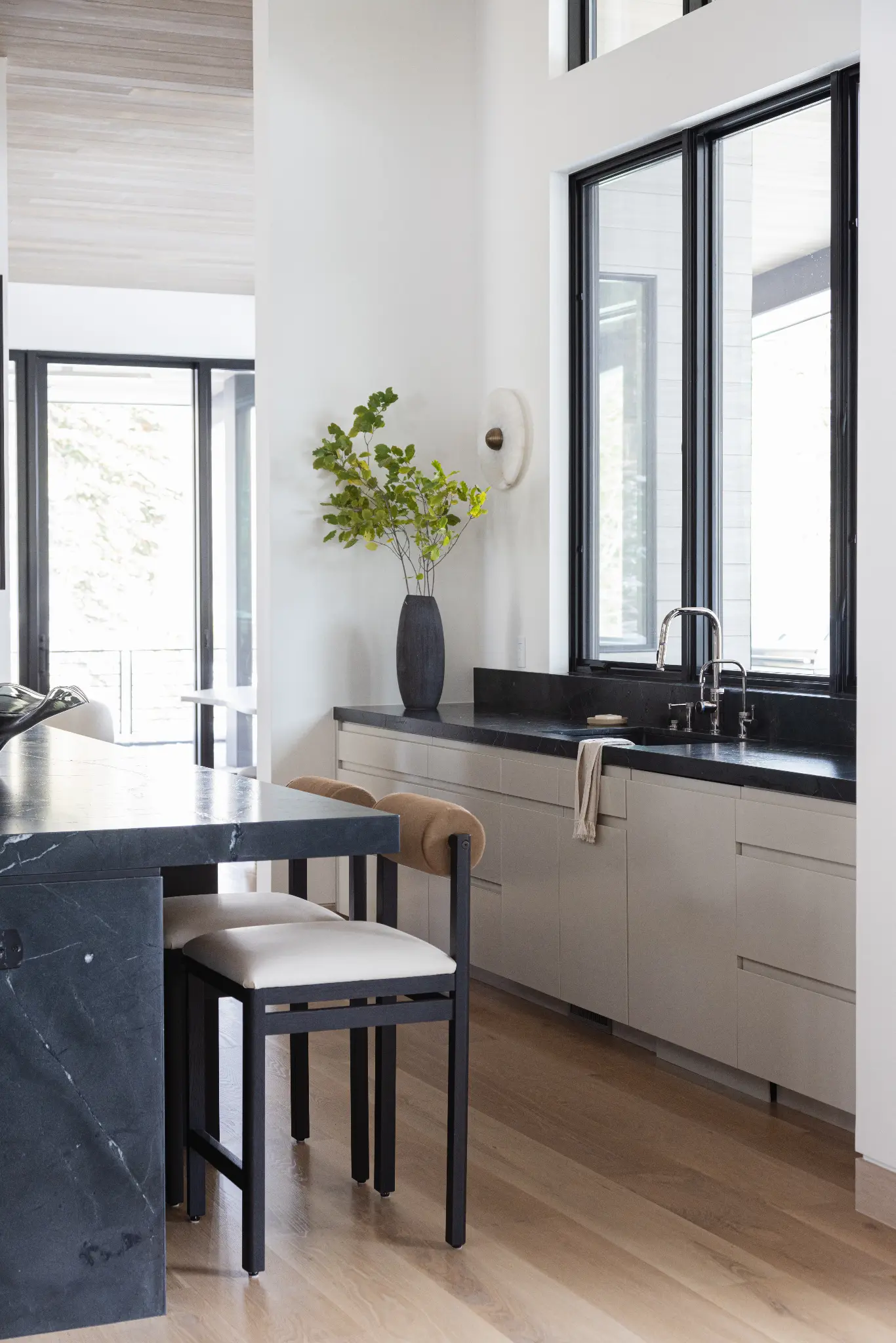 327 – WPC – 2024 – Interior — photo 8