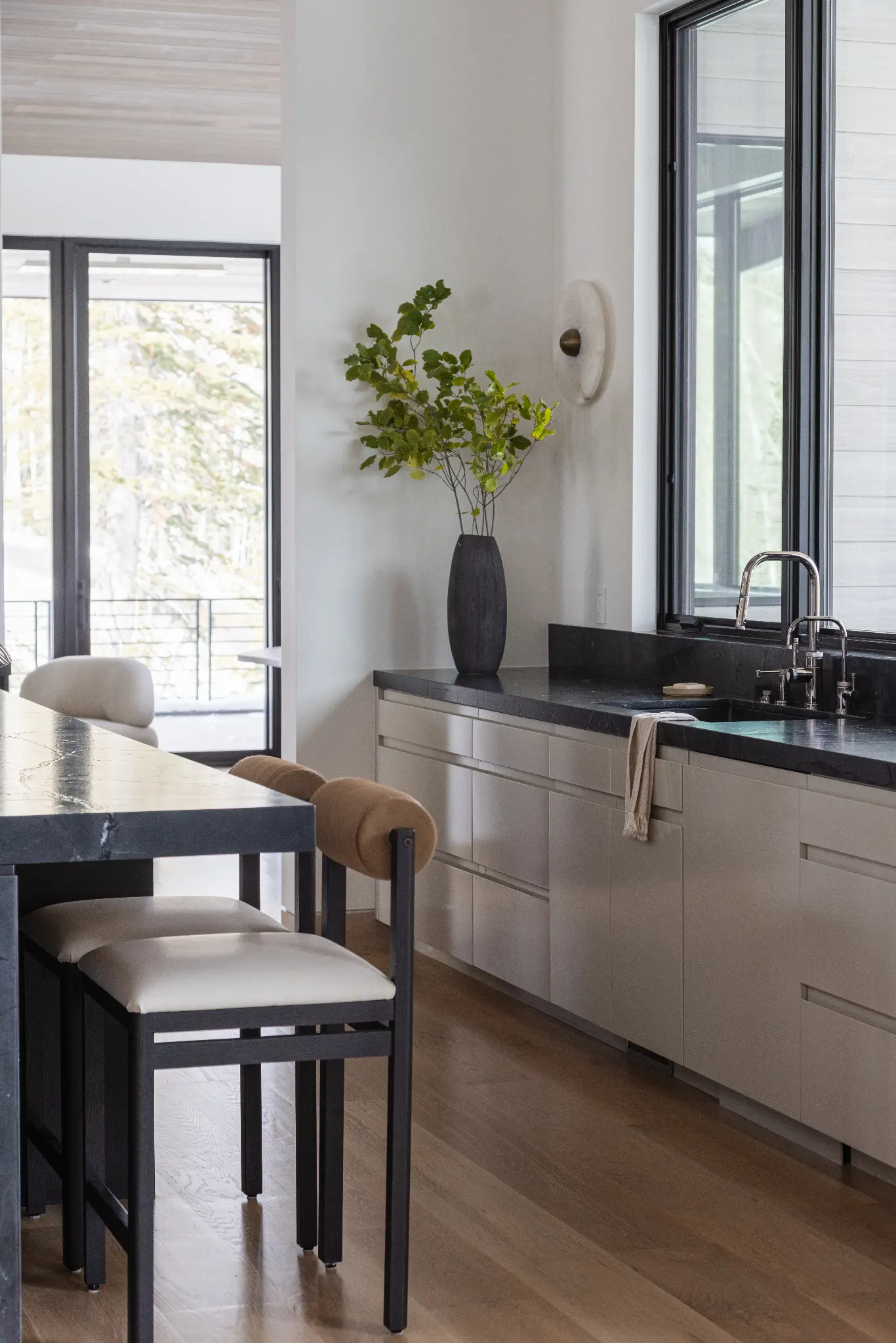 327 – WPC – 2024 – Interior — photo 9